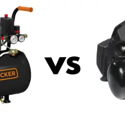 Porównanie: kompresor olejowy czy bezolejowy? Dwa kompresory Black+Decker, jeden z widocznym olejem, drugi bez.