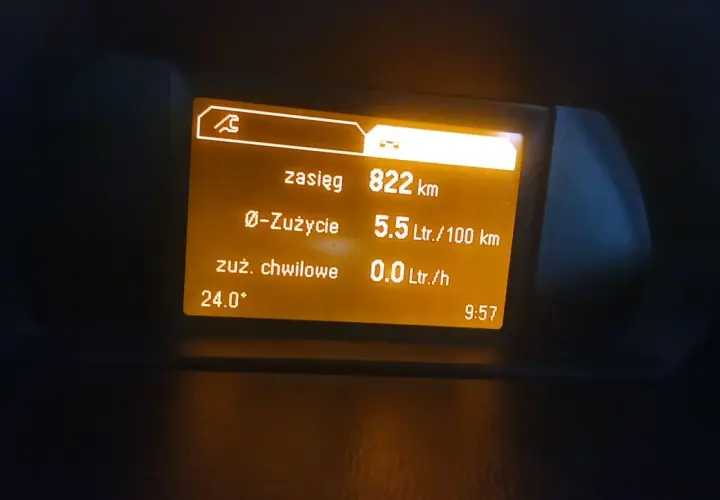Opel Meriva 1.6 benzyna: zasięg 822 km, średnie spalanie 5.5 L/100km, temperatura 24°C.
