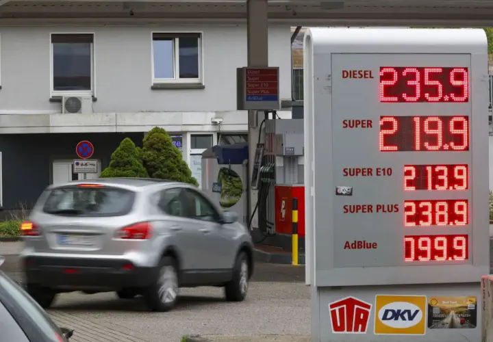 Cena benzyny w Niemczech: Diesel 235.9, Super 219.9, Super E10 213.9, Super Plus 238.9, AdBlue 199.9.