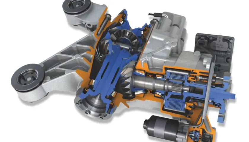 Przekrój zaawansowanego systemu napędu na cztery koła Haldex, ukazujący skomplikowane mechanizmy i elementy sterujące.