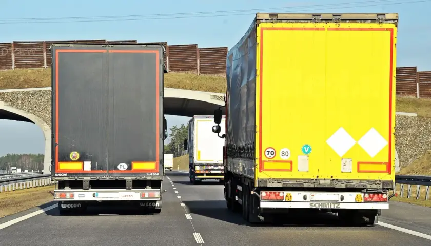Limity prędkości dla ciężarówek (>3,5t) w Polsce: uniknij mandatu!