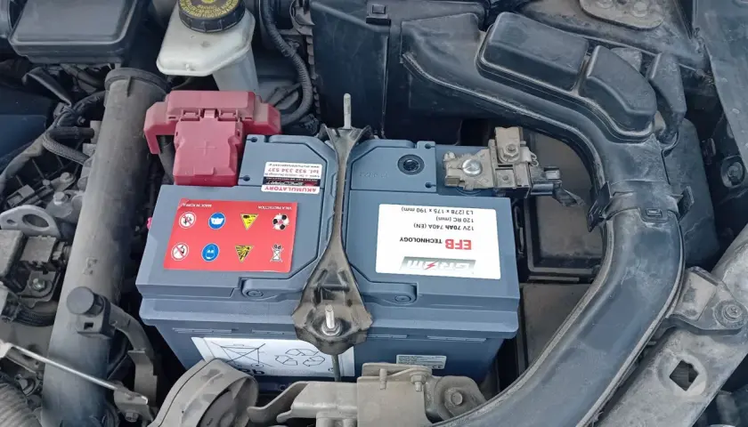 Akumulator EFB w Nissan Qashqai 2. Nowy, 12V 70Ah, gotowy do pracy.