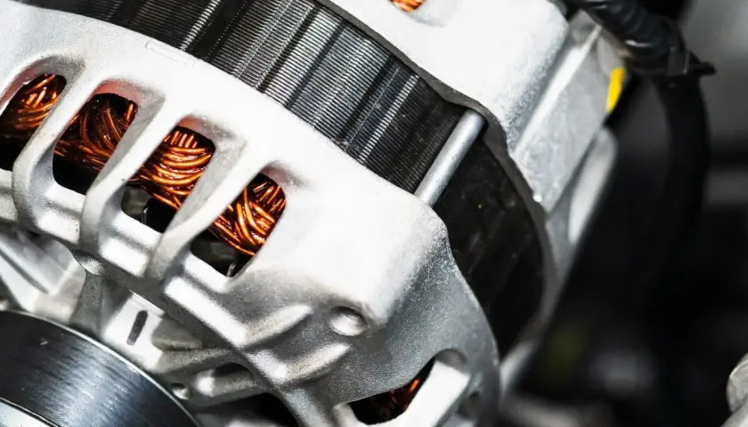 Regulator napięcia alternatora: objawy uszkodzenia i diagnoza DIY