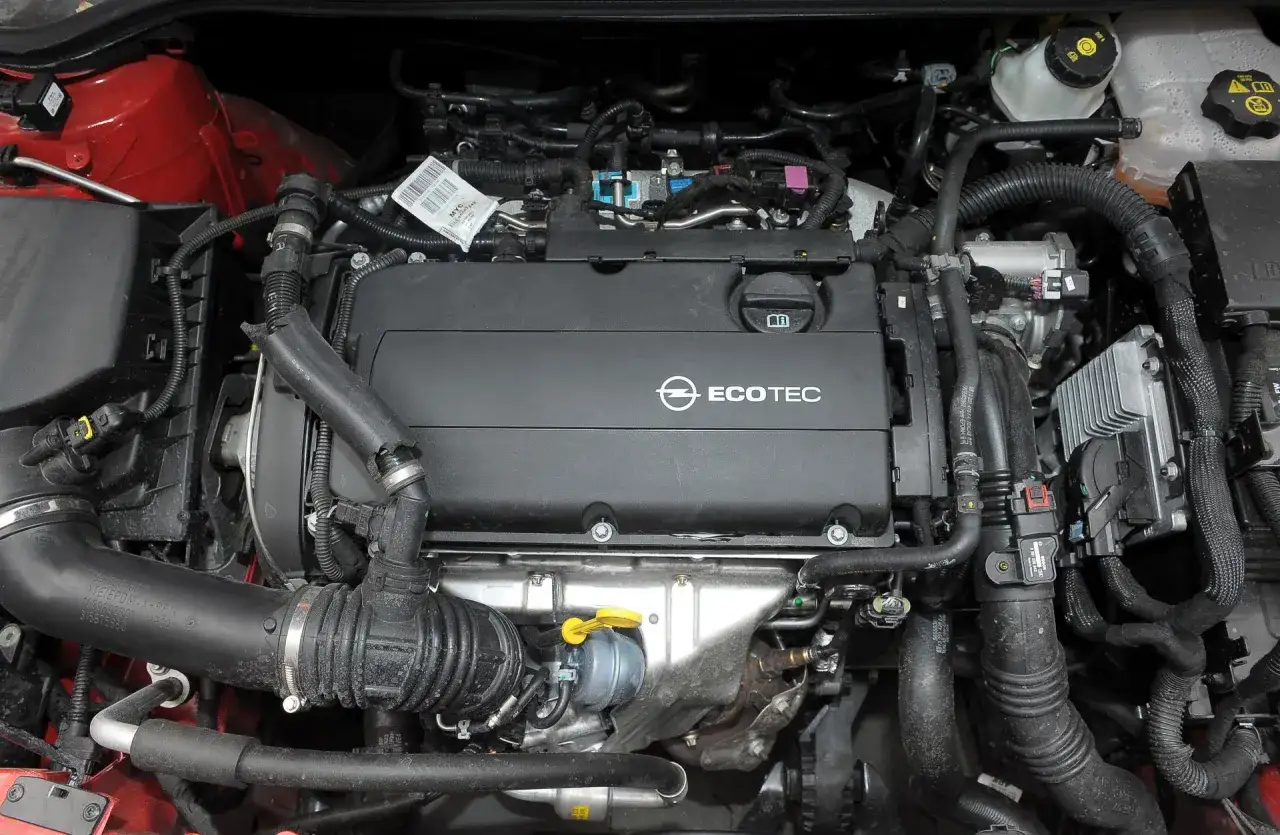 Opel Astra J silnik diesel komora