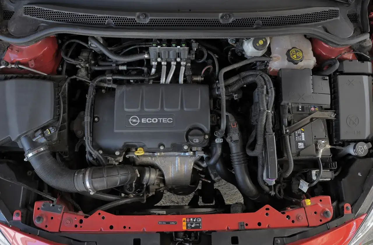 Opel Astra J silnik benzynowy komora